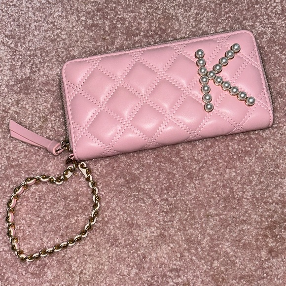 Pink wallet. - Picture 1 of 3